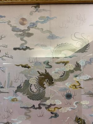 A very large Chinese beige-ground embroidered silk panel depicting scenes of Chinese rural life, 19th C. — photo 3