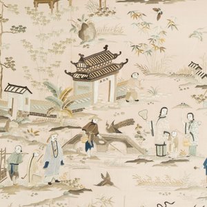 A very large Chinese beige-ground embroidered silk panel depicting scenes of Chinese rural life, 19th C. — photo 4