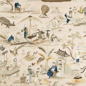 A very large Chinese beige-ground embroidered silk panel depicting scenes of Chinese rural life, 19th C. — photo 5