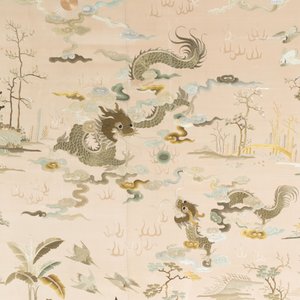 A very large Chinese beige-ground embroidered silk panel depicting scenes of Chinese rural life, 19th C. — photo 6