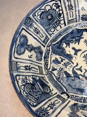 A very large Chinese blue and white 'Kraak' dish with geese by the water, Wanli — foto 4
