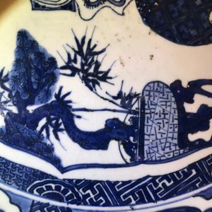 A very large Chinese blue and white kraak porcelain charger with a dragon, Wanli — 照片 13
