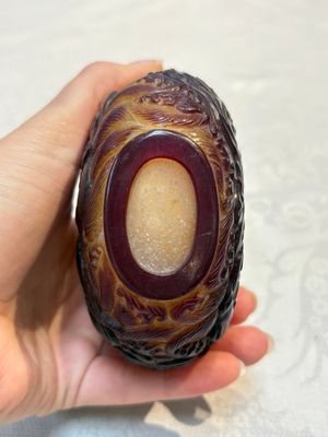 A very large Chinese brown-overlay amber glass 'Ba Xian Zhu Shou 八仙祝壽‘ table snuff bottle, 19th C. — photo 7
