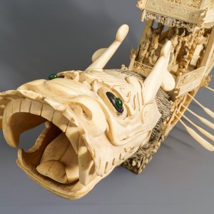 A very large Chinese carved ivory model of a dragon boat, 19th C. — photo 15