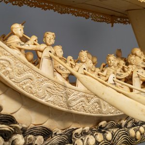 A very large Chinese carved ivory model of a dragon boat, 19th C. — photo 10