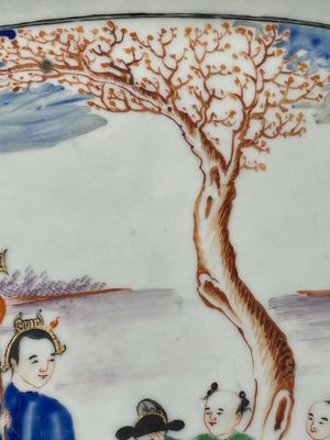 A very large Chinese famille rose octagonal dish with mandarin design, Qianlong — photo 7