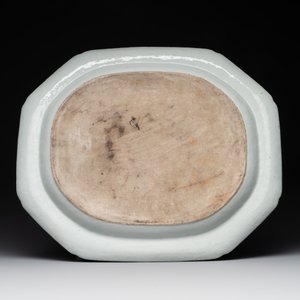 A very large Chinese famille rose octagonal dish with mandarin design, Qianlong — photo 2