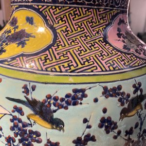 A very large Chinese famille rose turquoise-ground vase and cover, 19th C. — photo 33