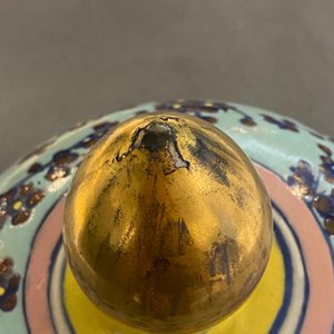 A very large Chinese famille rose turquoise-ground vase and cover, 19th C. — photo 8