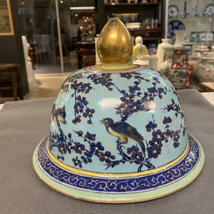 A very large Chinese famille rose turquoise-ground vase and cover, 19th C. — photo 10
