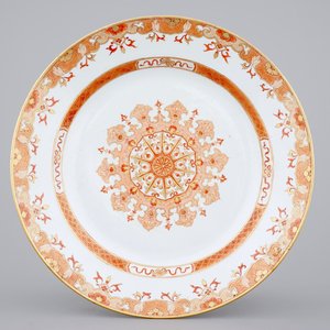 A very large Chinese iron-red and gilt export porcelain dish, Qianlong, 18th C. — photo 1