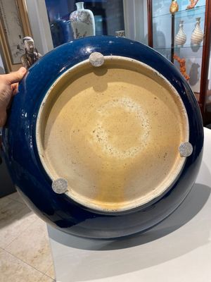 A very large Chinese monochrome blue-glazed dish, Kangxi — photo 8