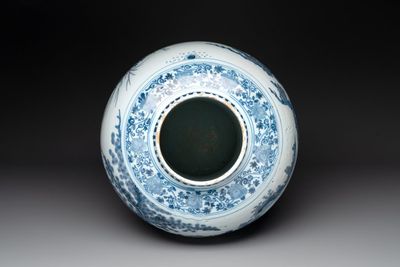 A very large Dutch Delft blue and white chinoiserie baluster vase, last quarter 17th C. — photo 5