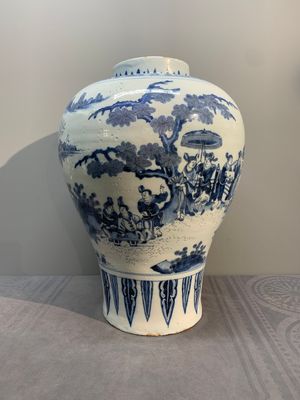 A very large Dutch Delft blue and white chinoiserie baluster vase, last quarter 17th C. — photo 7