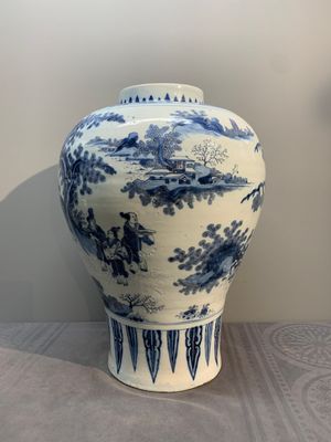 A very large Dutch Delft blue and white chinoiserie baluster vase, last quarter 17th C. — photo 10