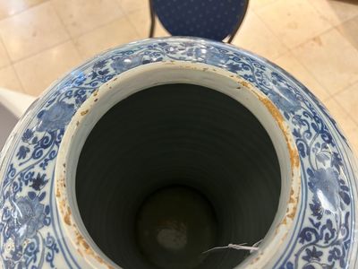 A very large Dutch Delft blue and white chinoiserie baluster vase, last quarter 17th C. — photo 3