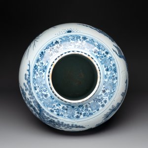 A very large Dutch Delft blue and white chinoiserie baluster vase, last quarter 17th C. — photo 5