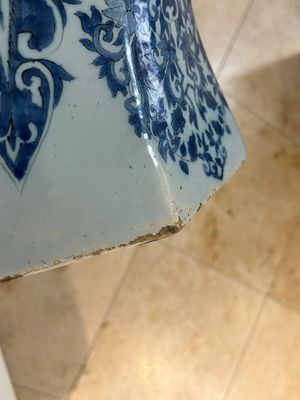 A very large Dutch Delft blue and white chinoiserie baluster vase, second half 17th C. — photo 12