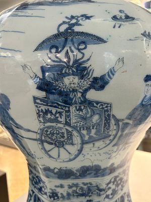 A very large Dutch Delft blue and white chinoiserie baluster vase, second half 17th C. — photo 15