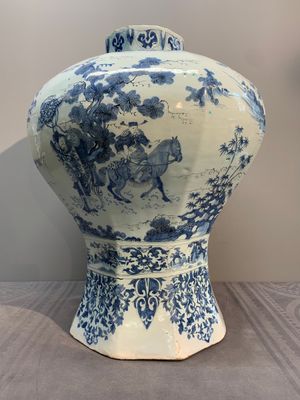 A very large Dutch Delft blue and white chinoiserie baluster vase, second half 17th C. — photo 6