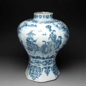 A very large Dutch Delft blue and white chinoiserie baluster vase, second half 17th C. — photo 5