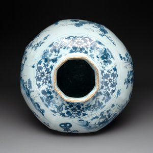 A very large Dutch Delft blue and white chinoiserie baluster vase, second half 17th C. — photo 6