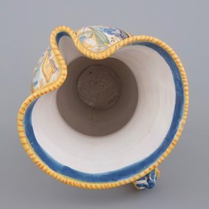 A very large Italian maiolica jug, Pesaro, 18/19th C. — 照片 6
