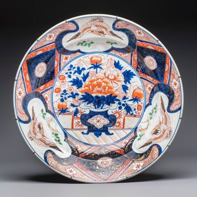 A very large Japanese Imari 'Phoenixes and Peonies' dish, Edo, 17/18th C.