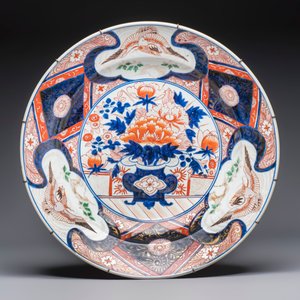A very large Japanese Imari 'Phoenixes and Peonies' dish — photo 1