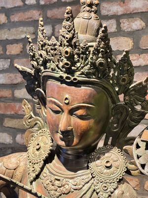 A very large Nepalese bronze sculpture of Manjusri, 19/20th C. — photo 4