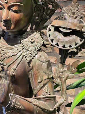 A very large Nepalese bronze sculpture of Manjusri, 19/20th C. — photo 5