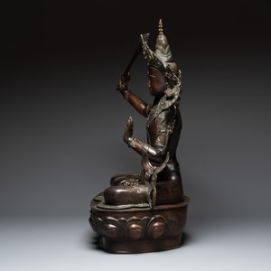 A very large Nepalese bronze sculpture of Manjusri, 19/20th C. — photo 4