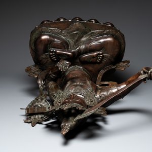 A very large Nepalese bronze sculpture of Manjusri, 19/20th C. — photo 5
