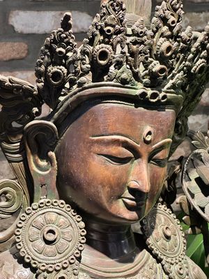A very large Nepalese bronze sculpture of Manjusri, 19/20th C. — photo 14