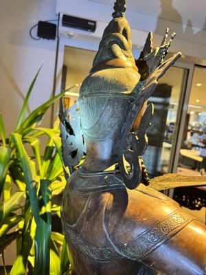 A very large Nepalese bronze sculpture of Manjusri, 19/20th C. — photo 16