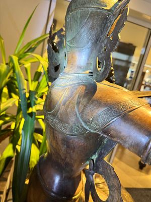 A very large Nepalese bronze sculpture of Manjusri, 19/20th C. — photo 17