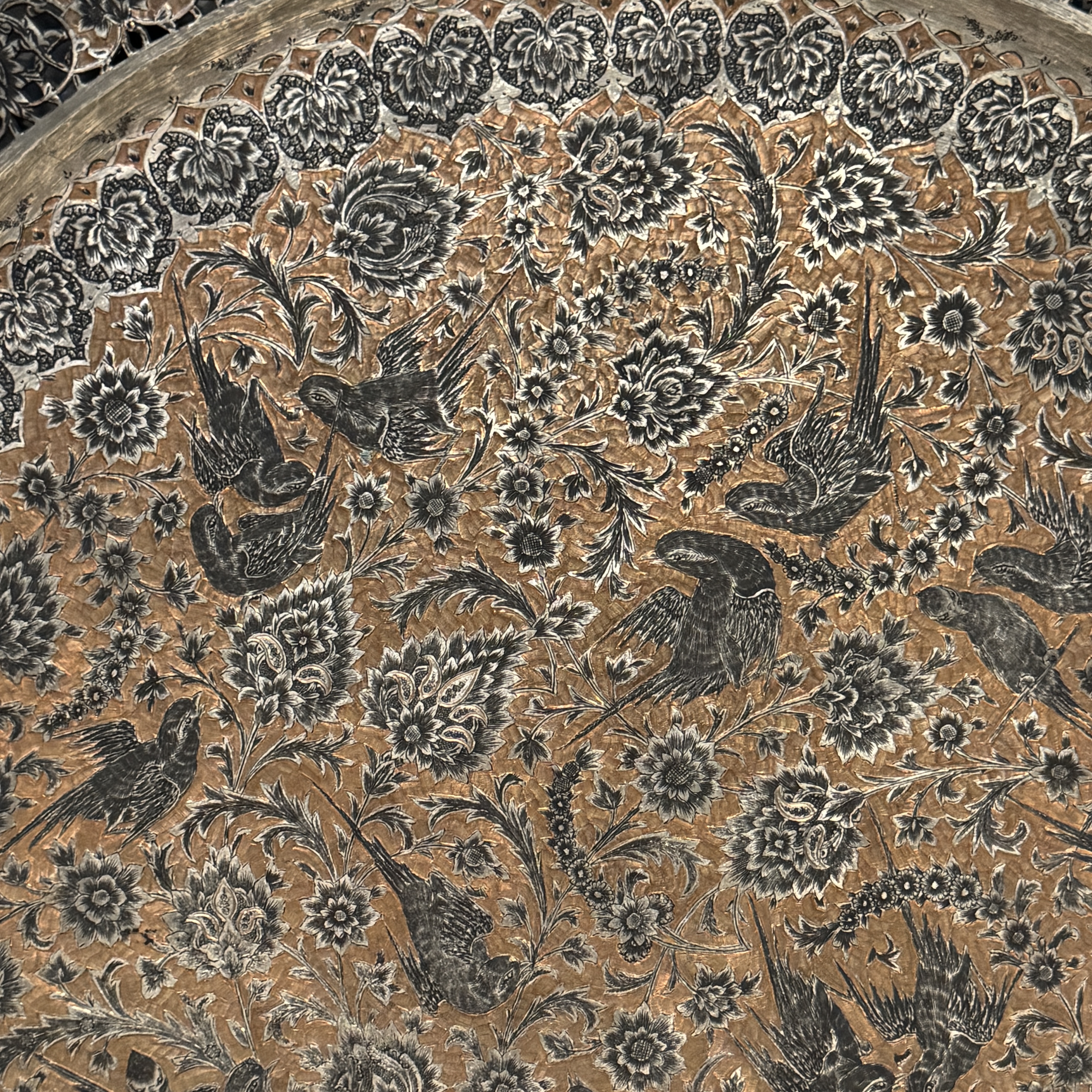 A very large Persian engraved tinned-copper tray with birds among flowers — photo 9