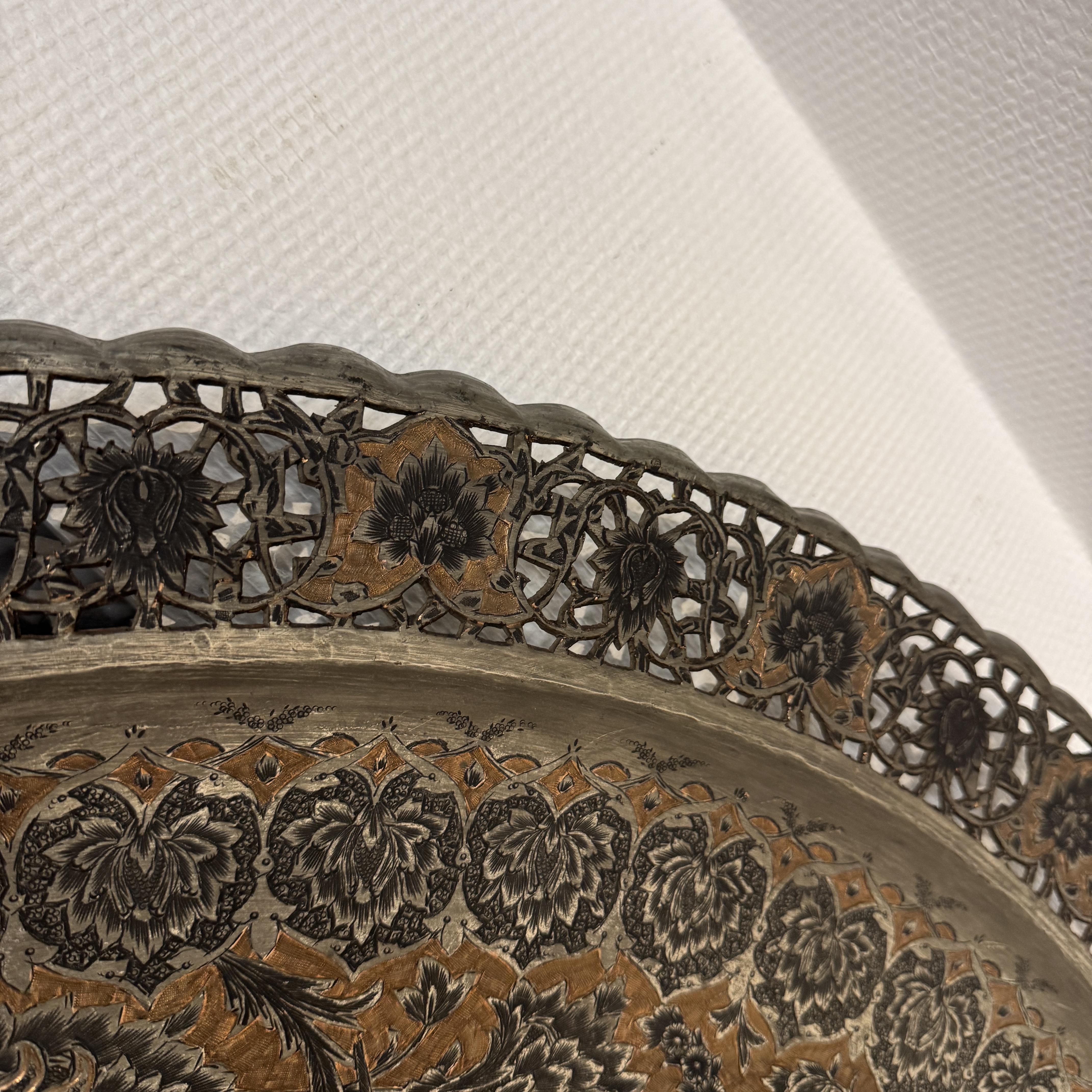 A very large Persian engraved tinned-copper tray with birds among flowers — photo 11
