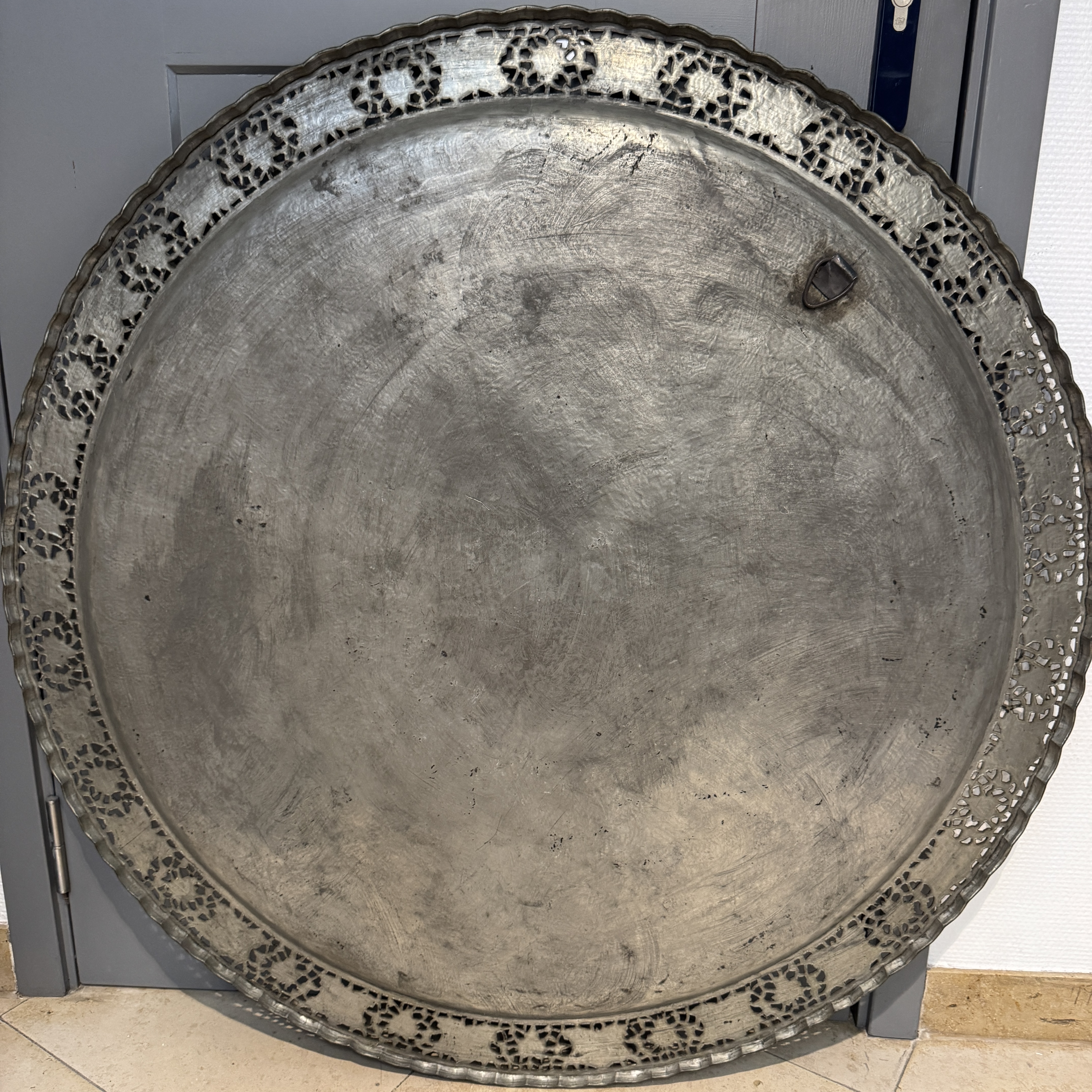 A very large Persian engraved tinned-copper tray with birds among flowers — photo 12