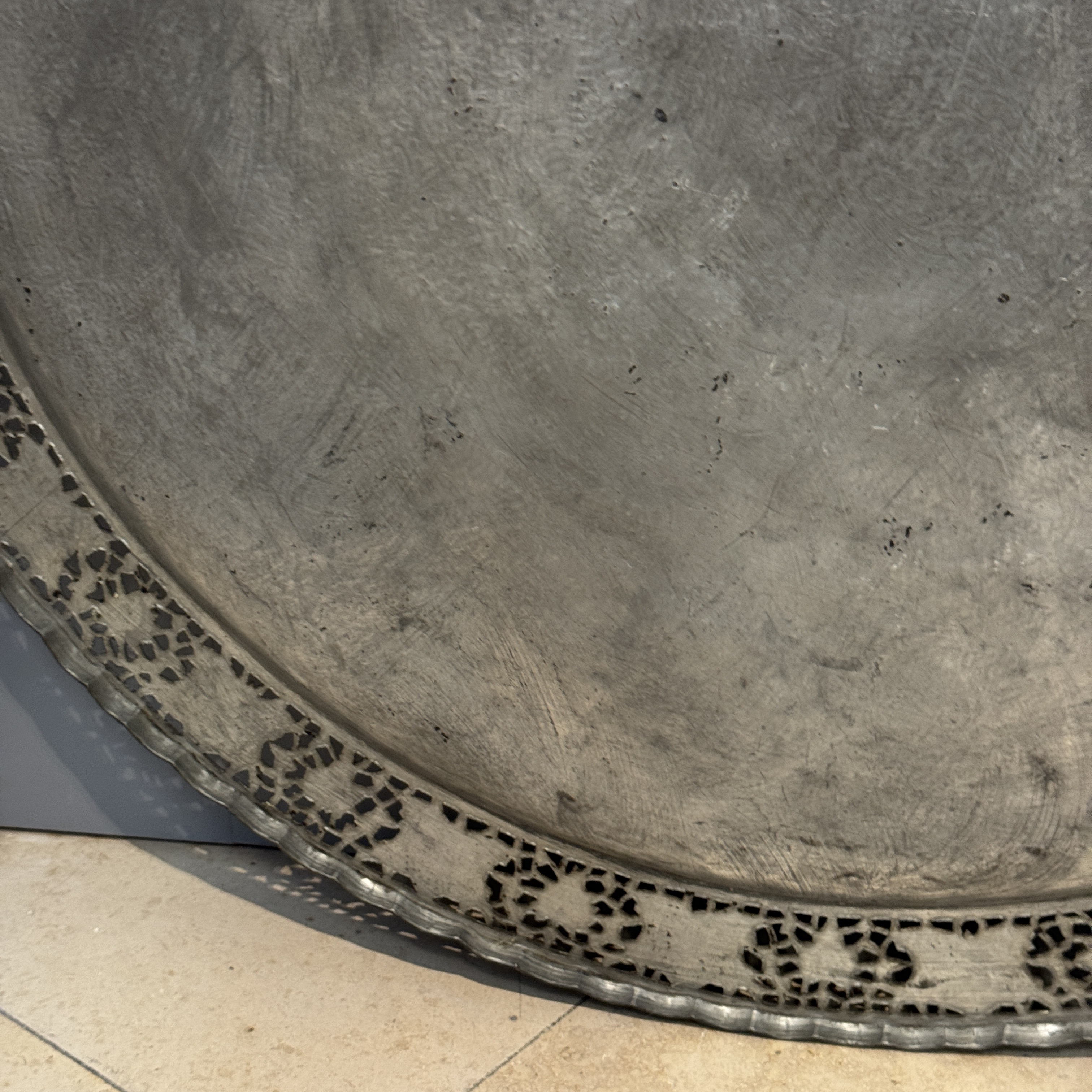 A very large Persian engraved tinned-copper tray with birds among flowers — photo 13