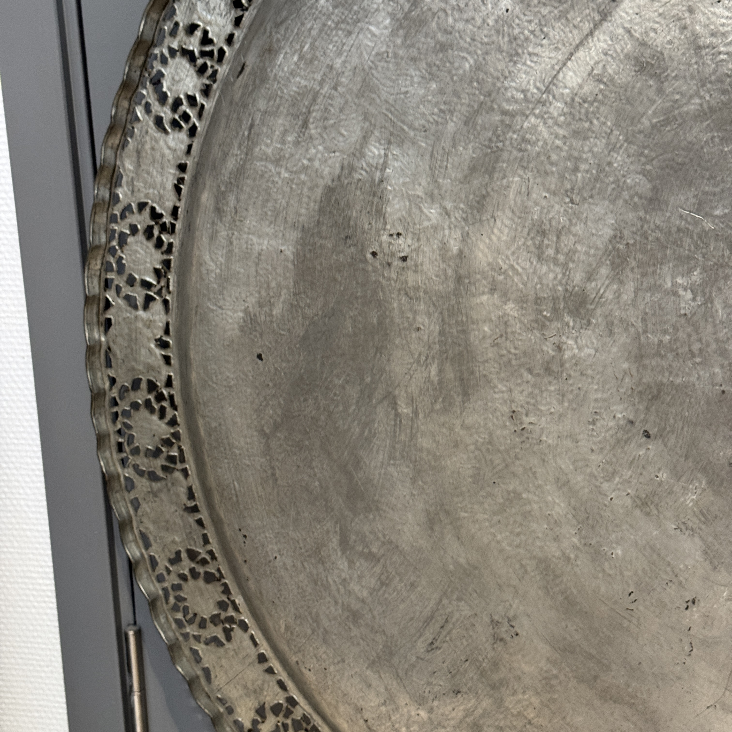 A very large Persian engraved tinned-copper tray with birds among flowers — photo 14