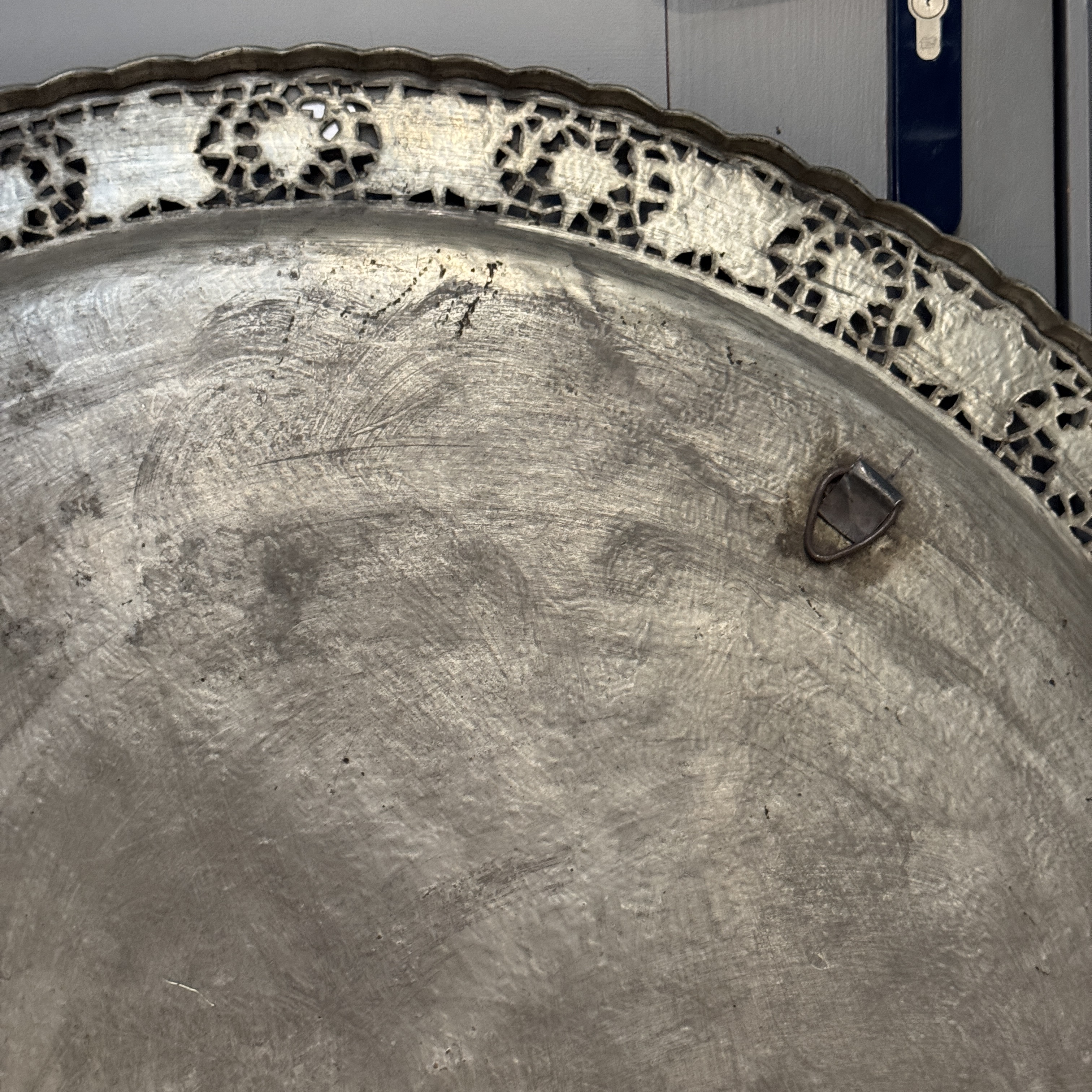 A very large Persian engraved tinned-copper tray with birds among flowers — photo 16