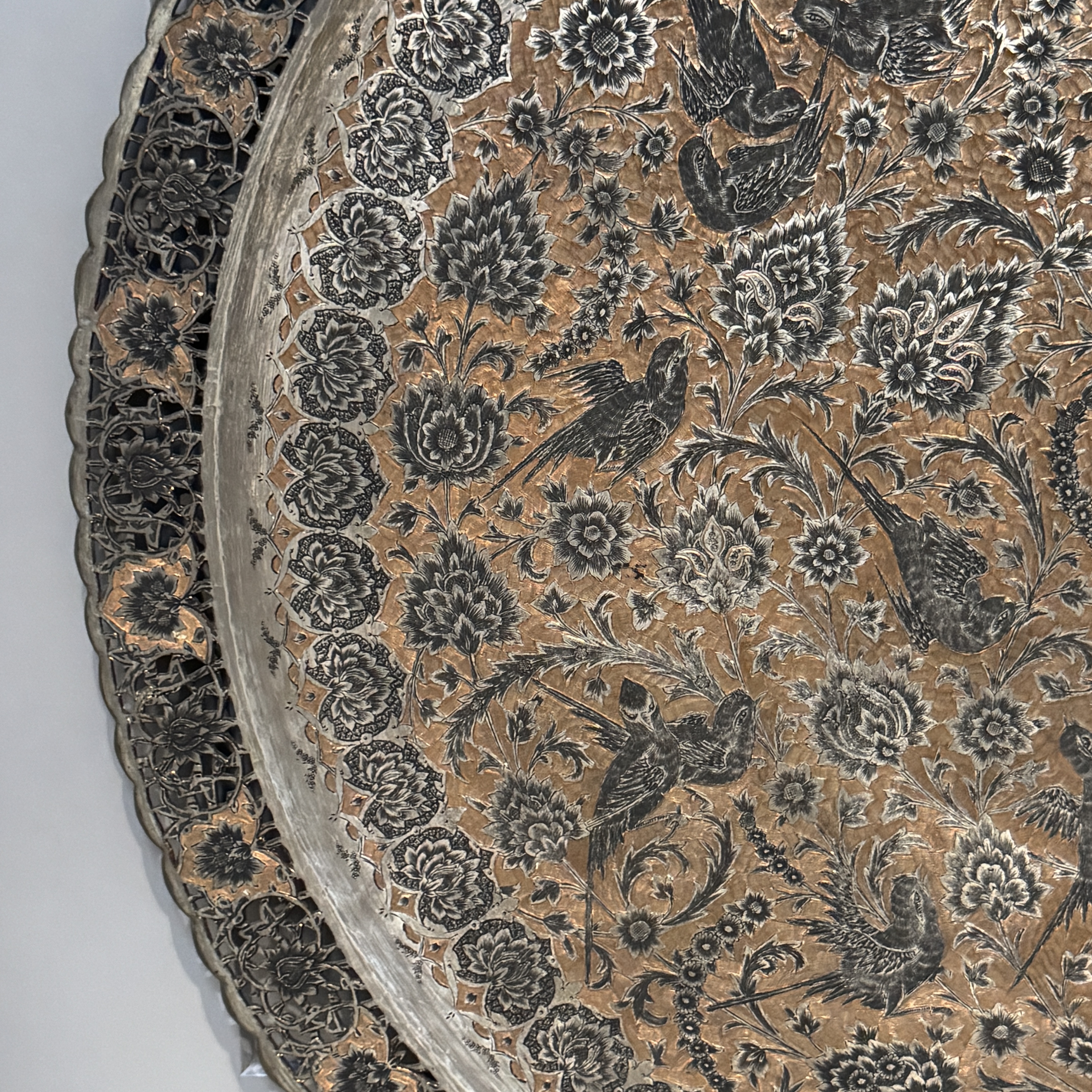 A very large Persian engraved tinned-copper tray with birds among flowers — photo 3