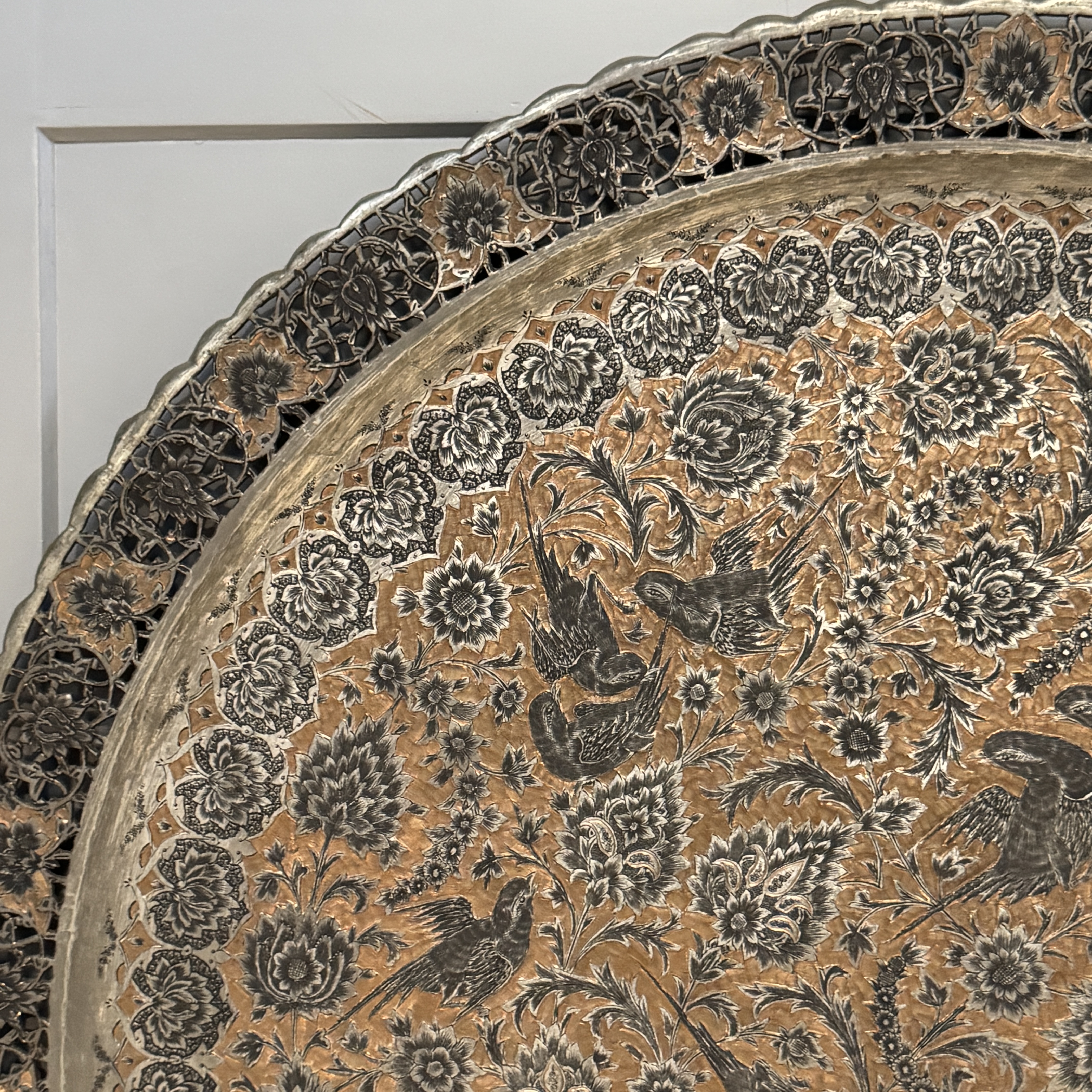 A very large Persian engraved tinned-copper tray with birds among flowers — photo 4