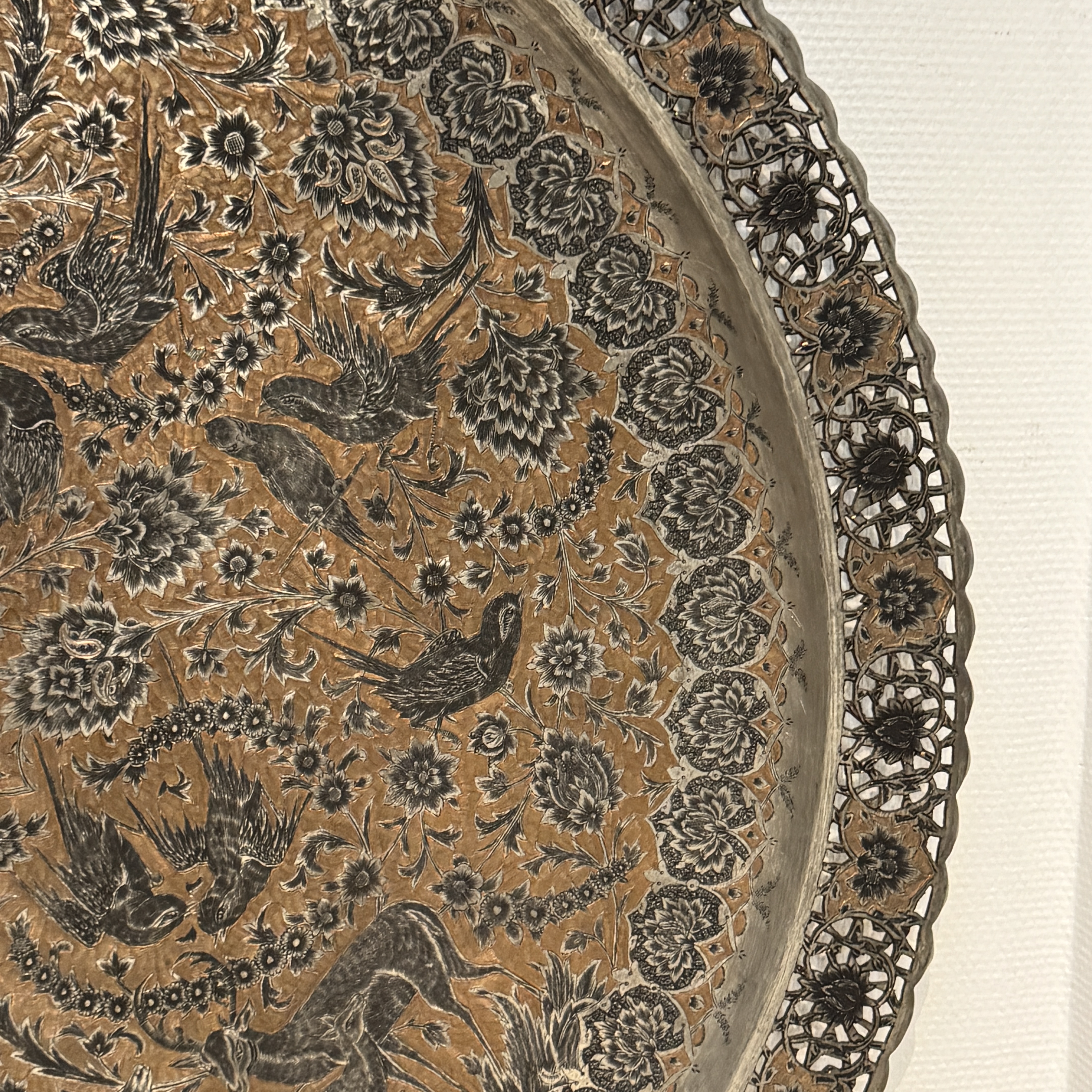 A very large Persian engraved tinned-copper tray with birds among flowers — photo 6
