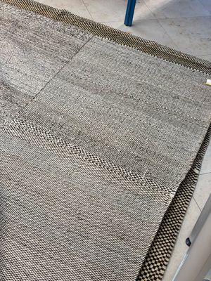 A very large Persian hand-knotted woollen carpet with a geometric patchwork design, 20th C. — photo 18