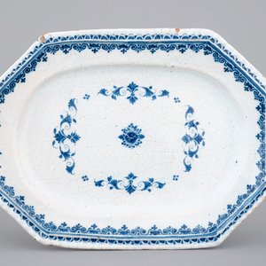 A very large Quimper octagonal blue and white dish, 18th C. — photo 1