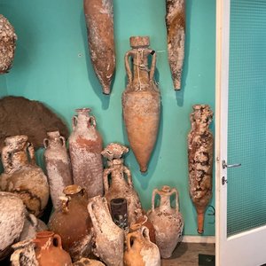 A very large Roman pottery wine transport amphora with marine encrustation — 照片 8