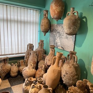 A very large Roman pottery wine transport amphora with marine encrustation — 照片 9