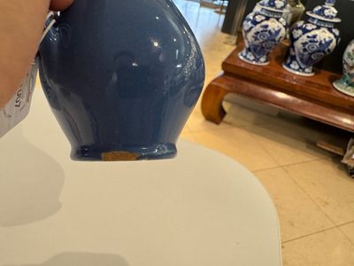 A very rare blue-glazed Dutch Delft jug with a mounted silver cover, 18th C. — foto 3